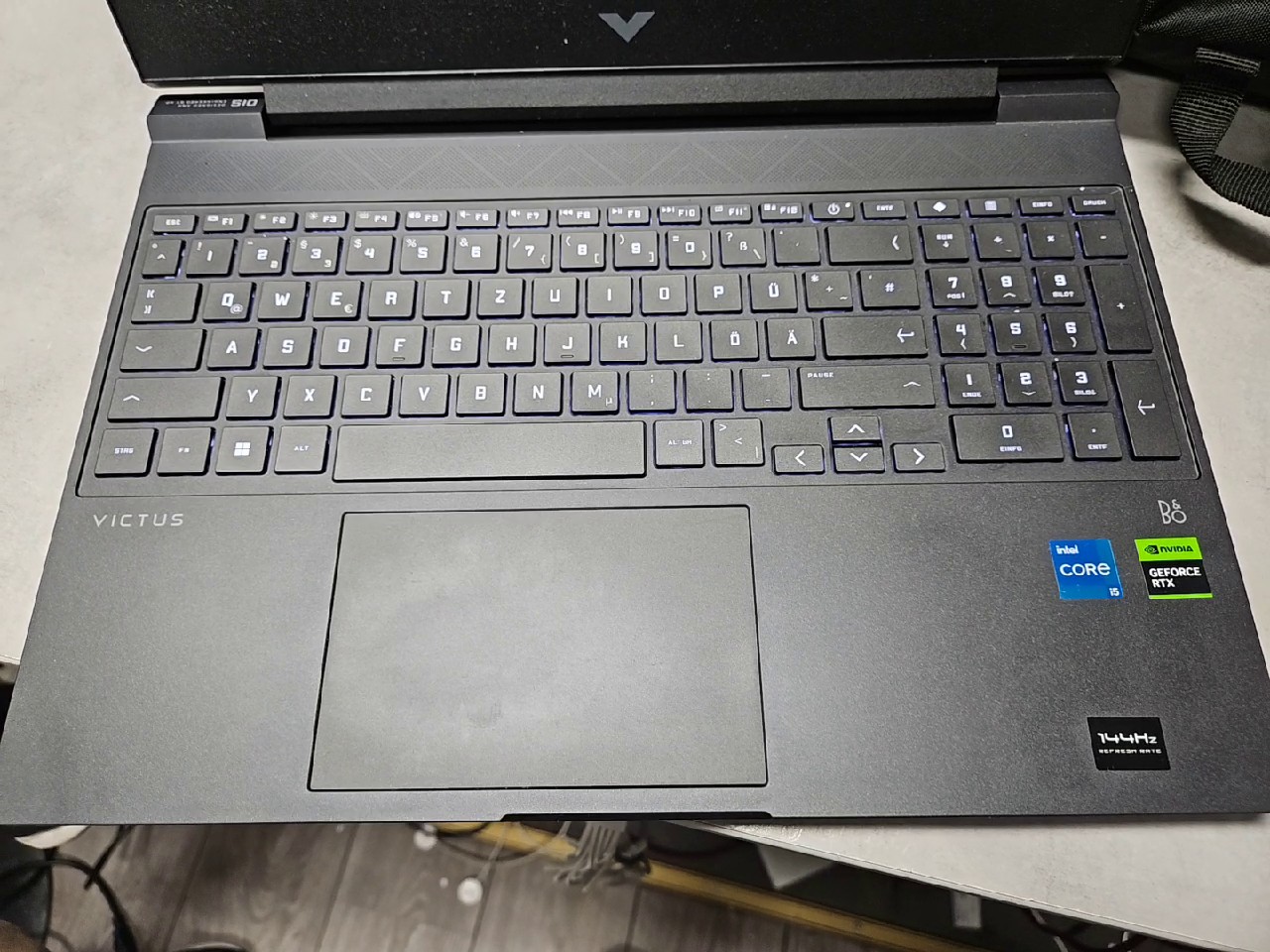 HP Victus 15-fa Gaming Laptop i5-12500H, 15,6 Zoll, 16GB RAM, 512GB SSD, NVIDIA GeForce RTX 4050 6GB, inkl. Ladegerät, dunkeLadegerätrau | Zustand: Sehr Gut – Bild 3