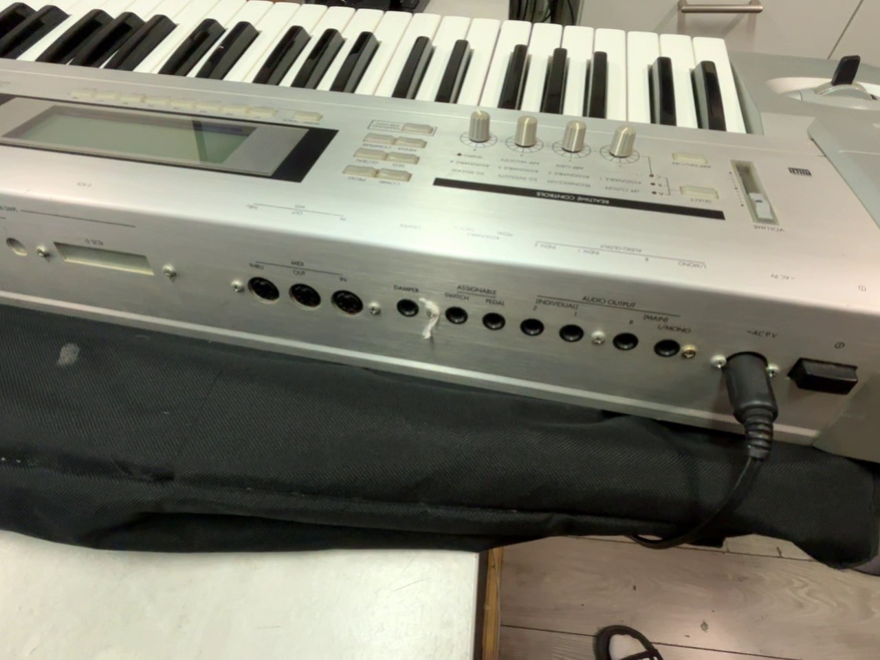 Korg Triton Le 61 Music Workstation, Inklusive Ladegerät und Tasche, ohne Speicherkarte. Gute Zustand.. | Zustand: Gut – Bild 6