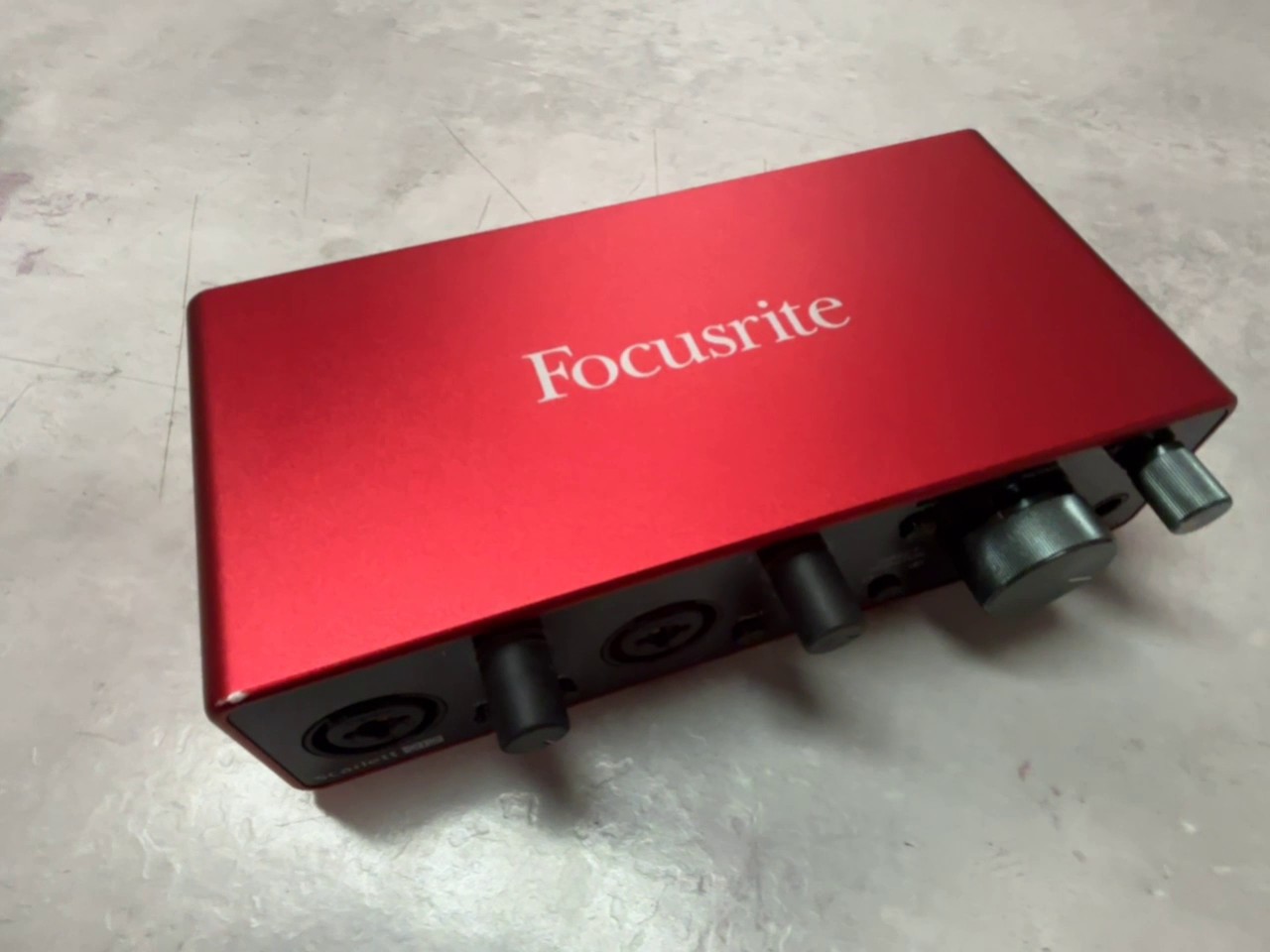 Focusrite Scarlett 2i2 , USB-Audio-Interface mit 2 Eingängen und 2 Ausgängen, hochwertigen Mikrofonvorverstärkern und Air-Modus für Musikproduktion. | Zustand: Gut – Bild 2