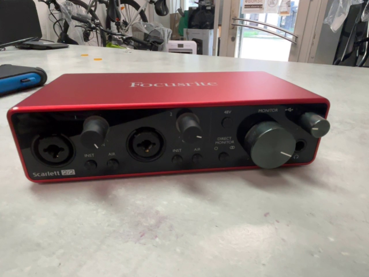Focusrite Scarlett 2i2 , USB-Audio-Interface mit 2 Eingängen und 2 Ausgängen, hochwertigen Mikrofonvorverstärkern und Air-Modus für Musikproduktion. | Zustand: Gut – Bild 3