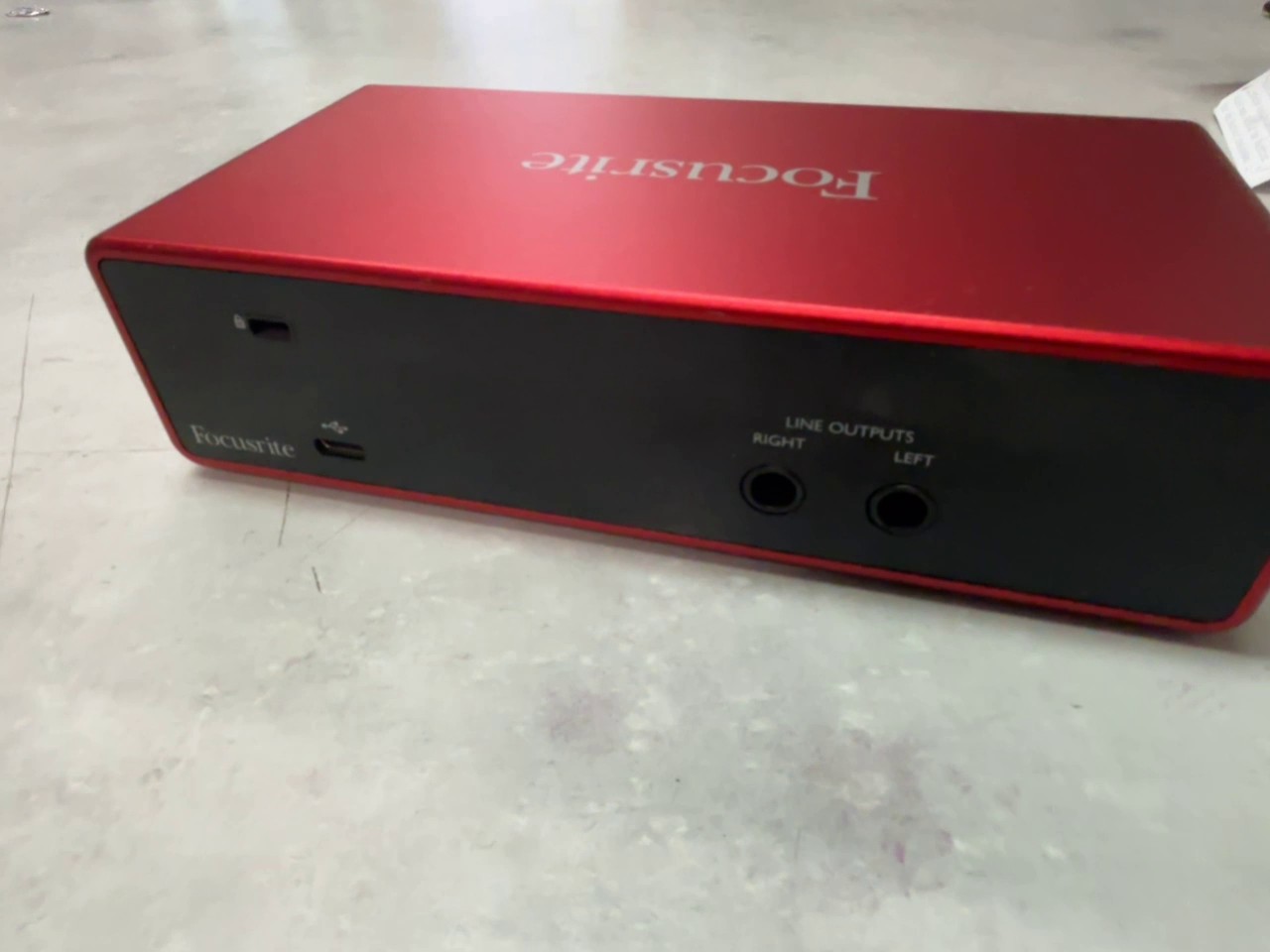 Focusrite Scarlett 2i2 , USB-Audio-Interface mit 2 Eingängen und 2 Ausgängen, hochwertigen Mikrofonvorverstärkern und Air-Modus für Musikproduktion. | Zustand: Gut – Bild 4