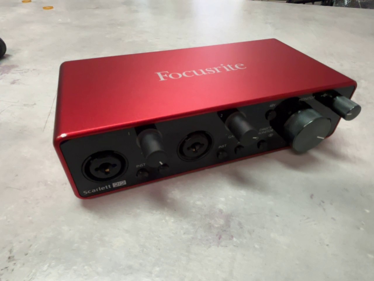 Focusrite Scarlett 2i2 , USB-Audio-Interface mit 2 Eingängen und 2 Ausgängen, hochwertigen Mikrofonvorverstärkern und Air-Modus für Musikproduktion. | Zustand: Gut – Bild 5