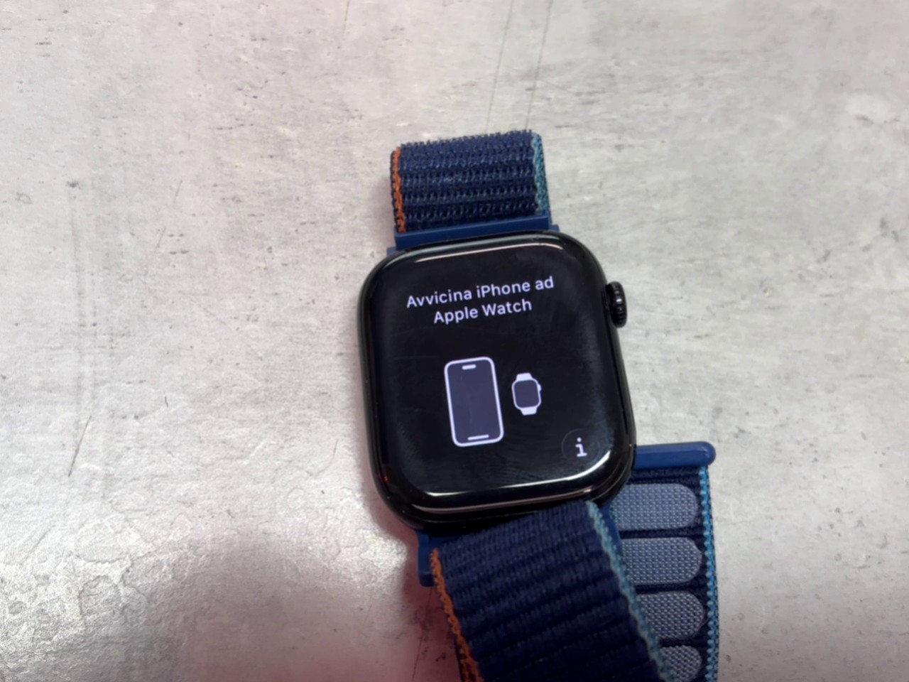 Apple Watch Series 10 46mm 2024, GPS + Cellular, Gehäusefarbe Schwarz, mit sichtbaren Kratzern am Display | Zustand: Gut | Farbe: schwarz