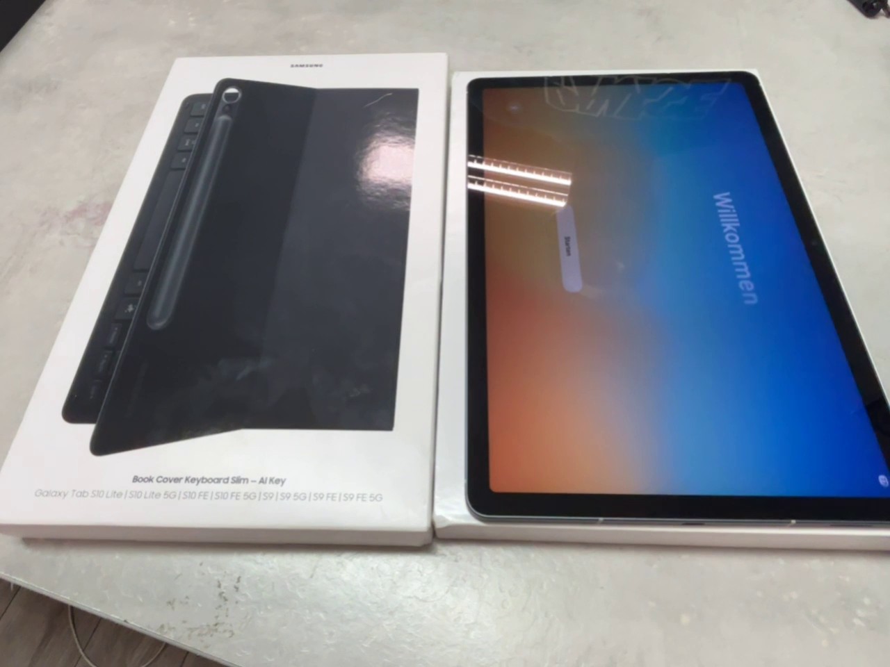 Samsung Galaxy Tab S10 FE 256GB 2025 Grau, OVP, inklusive Samsung EF-DX720 Book Cover Keyboard Slim mit AI-Taste Display hat kratze | Zustand: Gut | Farbe: schwarz – Bild 5