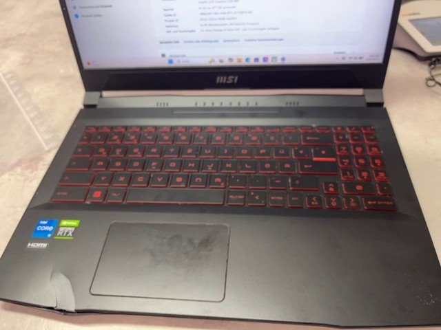 MSI Katana GF66 12UC, i5-12450H, 16GB RAM, NVIDIA RTX 3050 4GB, 15,6 Zoll, Gehäusebruch, Grafikkarte wird heiß | Zustand: Schlecht – Bild 2