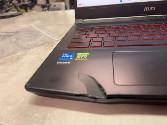 MSI Katana GF66 12UC, i5-12450H, 16GB RAM, NVIDIA RTX 3050 4GB, 15,6 Zoll, Gehäusebruch, Grafikkarte wird heiß | Zustand: Schlecht – Bild 3