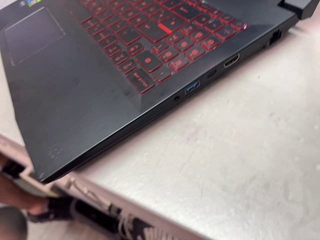 MSI Katana GF66 12UC, i5-12450H, 16GB RAM, NVIDIA RTX 3050 4GB, 15,6 Zoll, Gehäusebruch, Grafikkarte wird heiß | Zustand: Schlecht – Bild 4