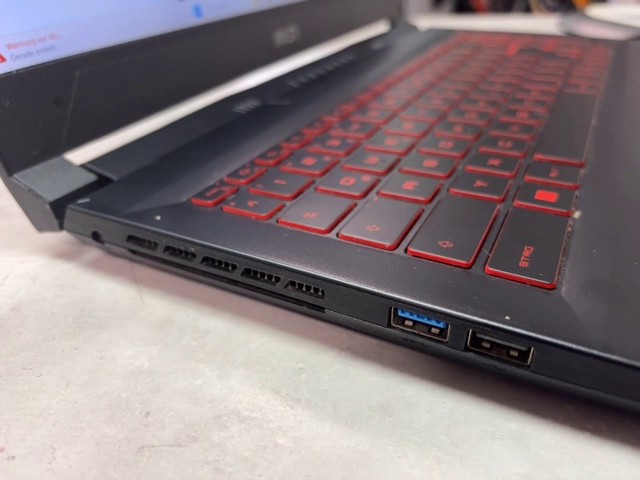 MSI Katana GF66 12UC, i5-12450H, 16GB RAM, NVIDIA RTX 3050 4GB, 15,6 Zoll, Gehäusebruch, Grafikkarte wird heiß | Zustand: Schlecht – Bild 5