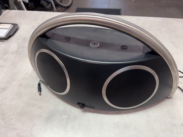 Harman Kardon Go + Play Wireless Schwarz, Tragbarer Bluetooth-Lautsprecher mit Edelstahl-Tragegriff, inklusive passendem Netzteil. | Zustand: Gut | Farbe: schwarz – Bild 2