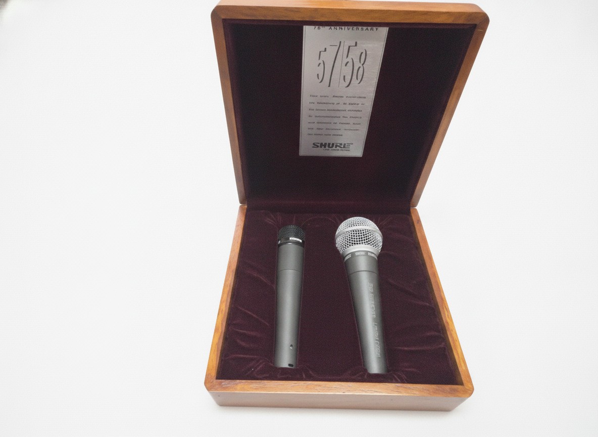 Shure SM57 & SM58 75th Anniversary Set, Limitiertes Mikrofon-Set in originaler Holz-Präsentationsbox, dynamische Mikrofone, Sammlerstück | Zustand: Gut