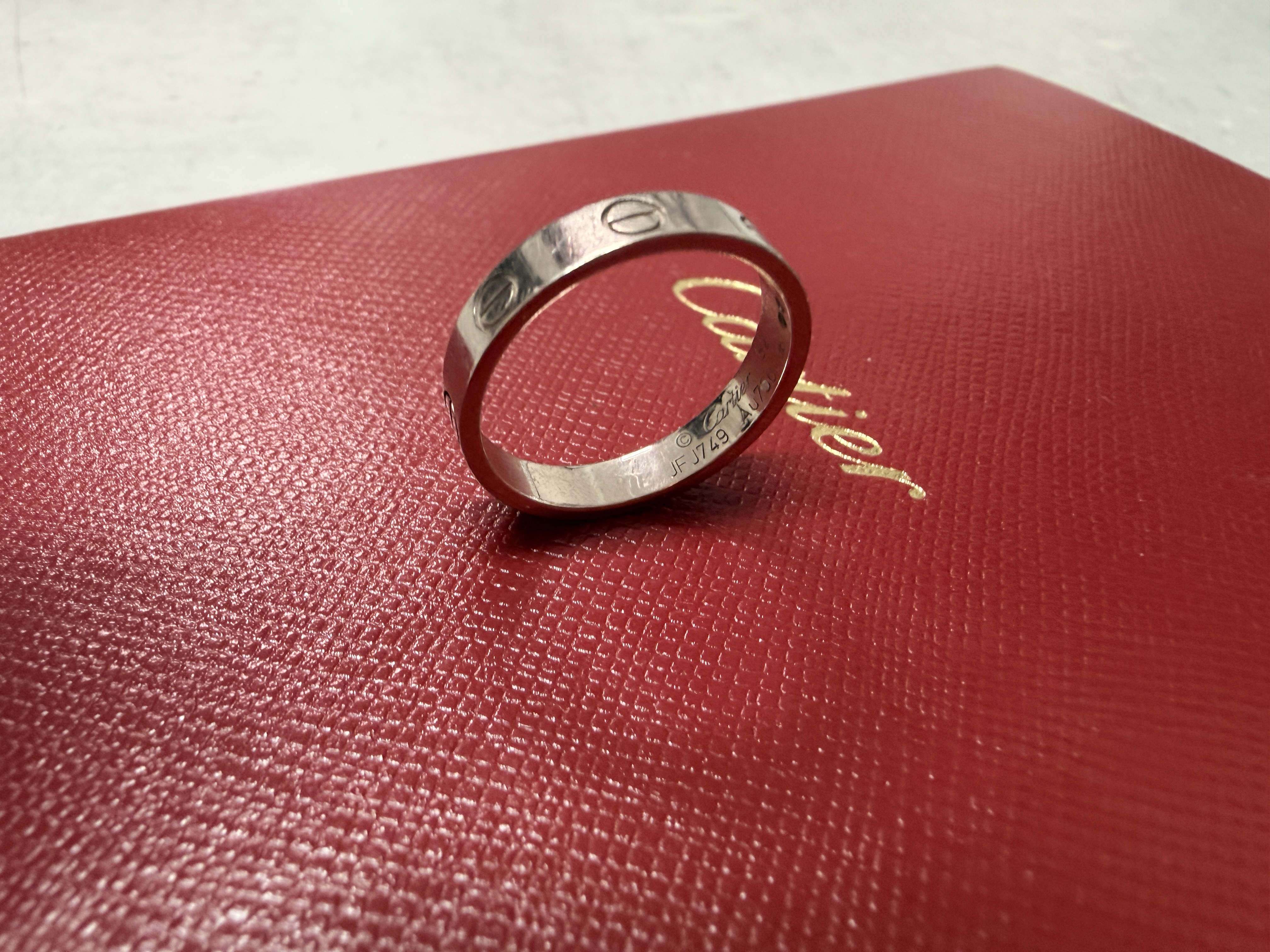 Cartier Love Ring, 750er Weiß, Ringgröße 52, mit Zertifikat vom 21.03.2024 und Rechnung. | Karat: 18K | 750 – Bild 4