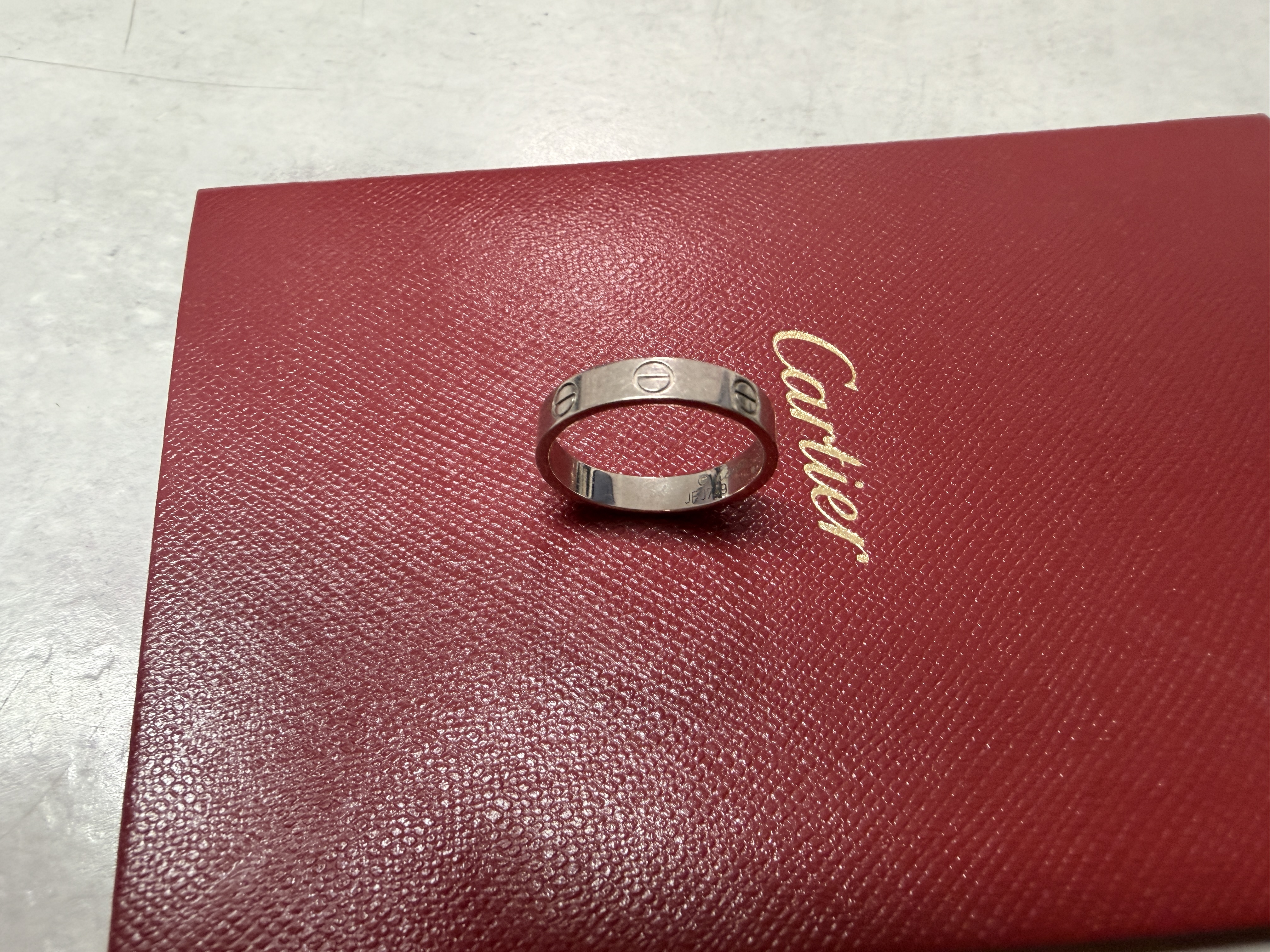 Cartier Love Ring, 750er Weiß, Ringgröße 52, mit Zertifikat vom 21.03.2024 und Rechnung. | Karat: 18K | 750 – Bild 5