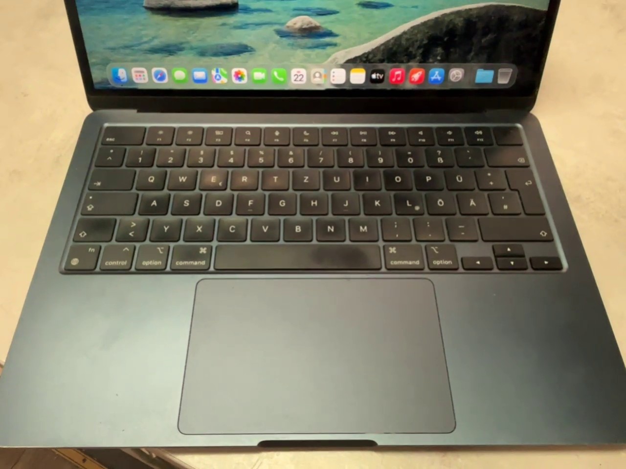 Apple MacBook Air M2 2022 Mitternacht, Apple M2, 8 GB RAM, 500 GB SSD, 13,6 Zoll Liquid Retina Display, 305 Zyklen | Zustand: Gebraucht – Bild 2