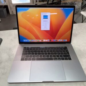 Apple MacBook Pro 2017 15,4 Spacegrau, 15 Zoll, Intel Core i7, 16 GB RAM, 512 GB SSD, Akku-Zyklen: 39 | Zustand: Gut | Farbe: schwarz