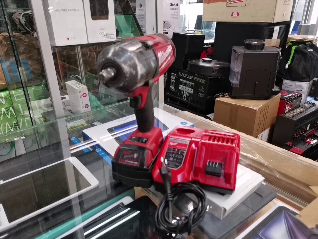 Milwaukee M18 CHIWF12 Akku-Schlagschrauber, 1 | 2 Zoll Hochleistungs-Schlagschrauber, inkl. 5.0 Ah Akku und Schnellladegerät M12-18 FC | Zustand: In Ordnung – Bild 2