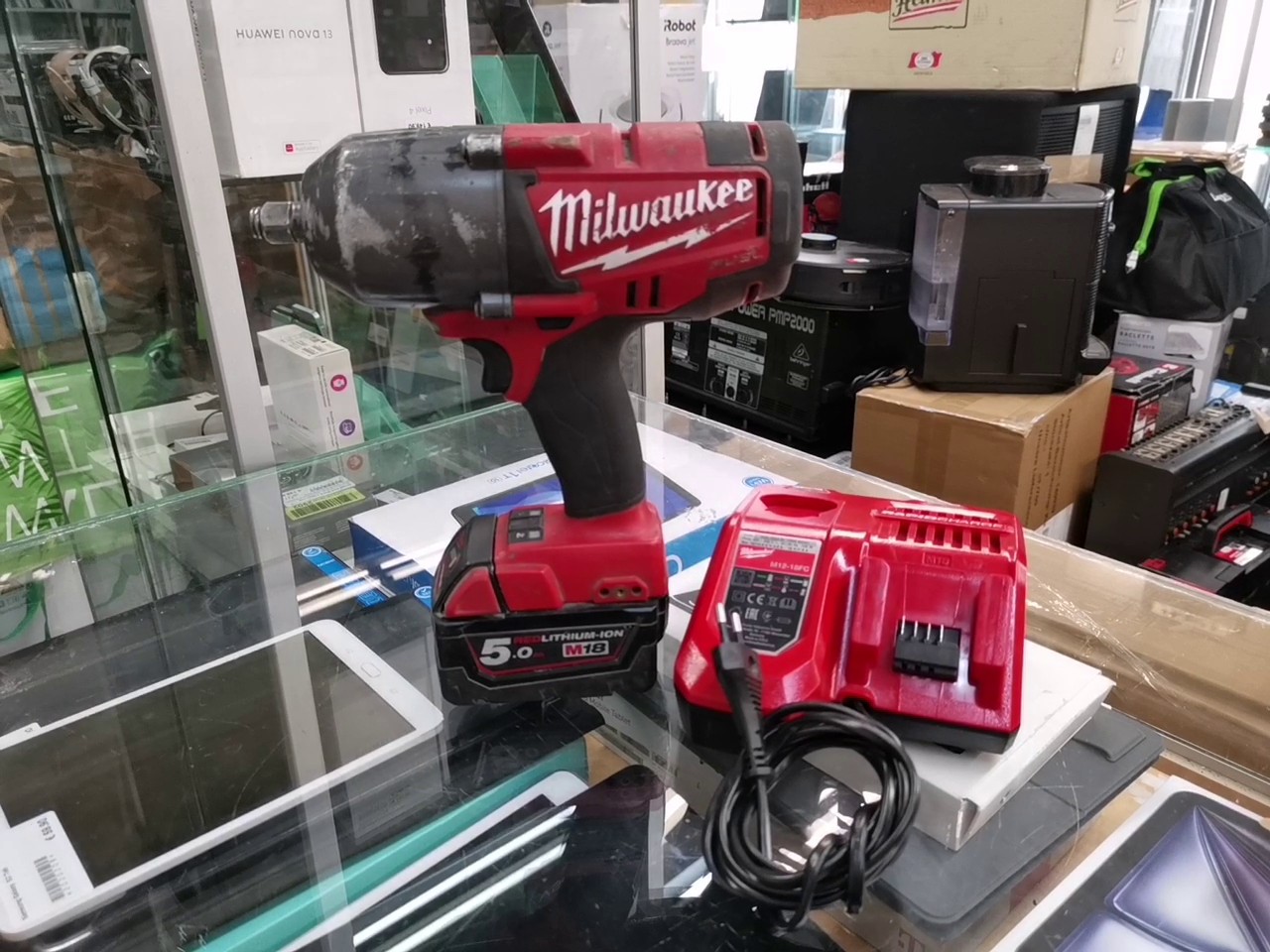 Milwaukee M18 CHIWF12 Akku-Schlagschrauber, 1 | 2 Zoll Hochleistungs-Schlagschrauber, inkl. 5.0 Ah Akku und Schnellladegerät M12-18 FC | Zustand: In Ordnung – Bild 3