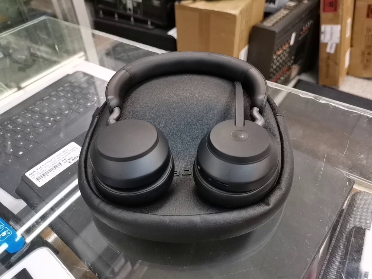 Jabra Evolve2 85 MS Stereo USB-C Schwarz, Professionelles Wireless Over-Ear Headset mit ANC, 10 Mikrofonen, Busylight und Tragetasche. | Zustand: Wie Neu