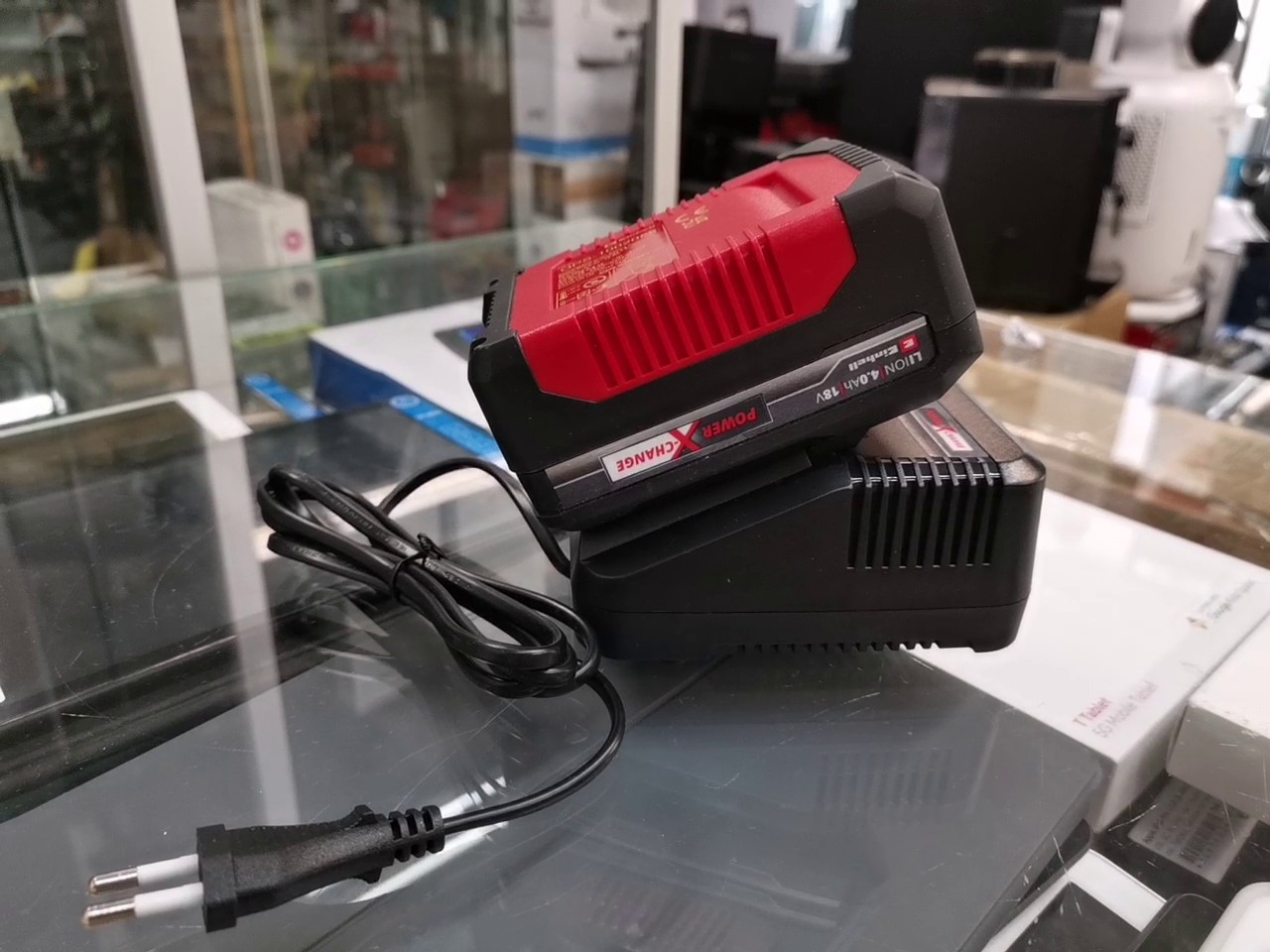 Einhell Power X-Change 18V 4.0Ah Akku-Set, Starter-Kit bestehend aus 18V 4.0Ah Li-Ion Akku und 3A Schnellladegerät, universell für PXC-System | Zustand: Wie Neu
