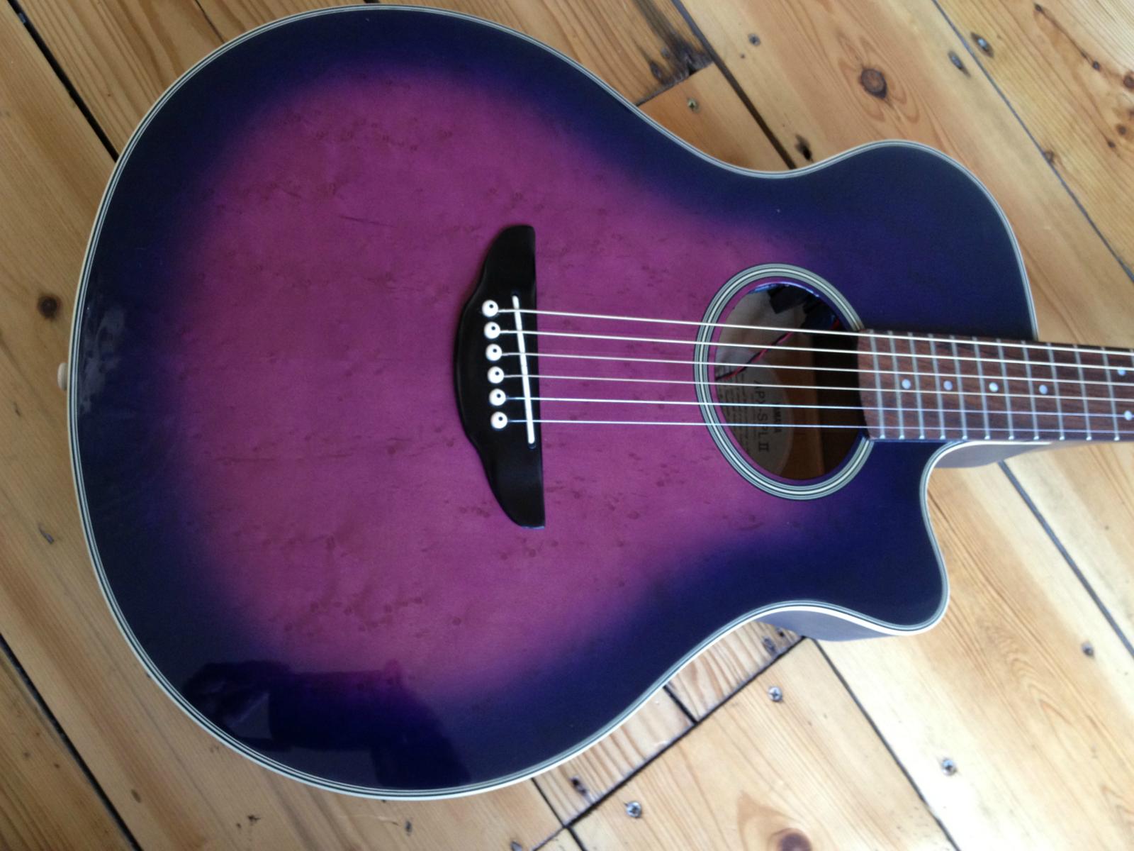 Yamaha APX-SPL II, 1992-94, Purple Burst, Elektroakustische Westerngitarre mit Cutaway, Ahorndecke, inkl. Koffer. | Zustand: Gut