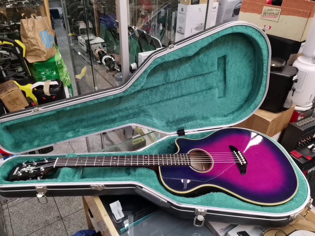 Yamaha APX-SPL II, 1992-94, Purple Burst, Elektroakustische Westerngitarre mit Cutaway, Ahorndecke, inkl. Koffer. | Zustand: Gut – Bild 2