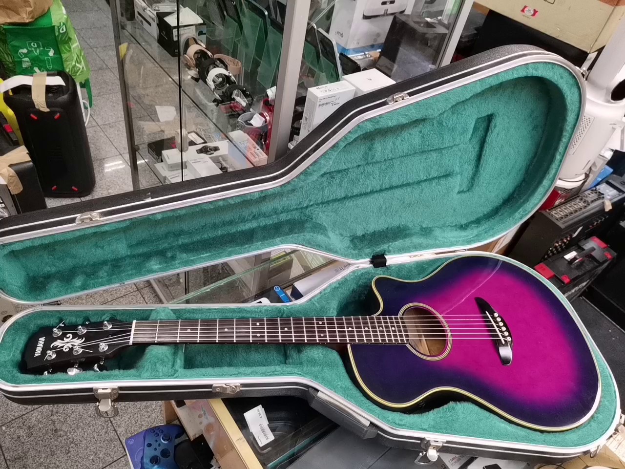 Yamaha APX-SPL II, 1992-94, Purple Burst, Elektroakustische Westerngitarre mit Cutaway, Ahorndecke, inkl. Koffer. | Zustand: Gut – Bild 3