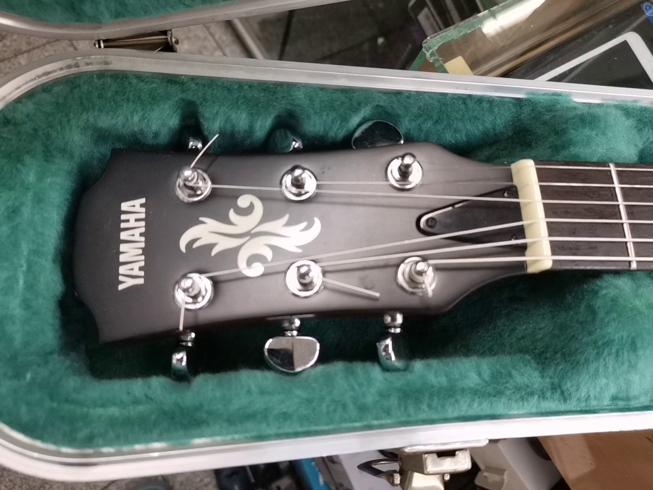 Yamaha APX-SPL II, 1992-94, Purple Burst, Elektroakustische Westerngitarre mit Cutaway, Ahorndecke, inkl. Koffer. | Zustand: Gut – Bild 6