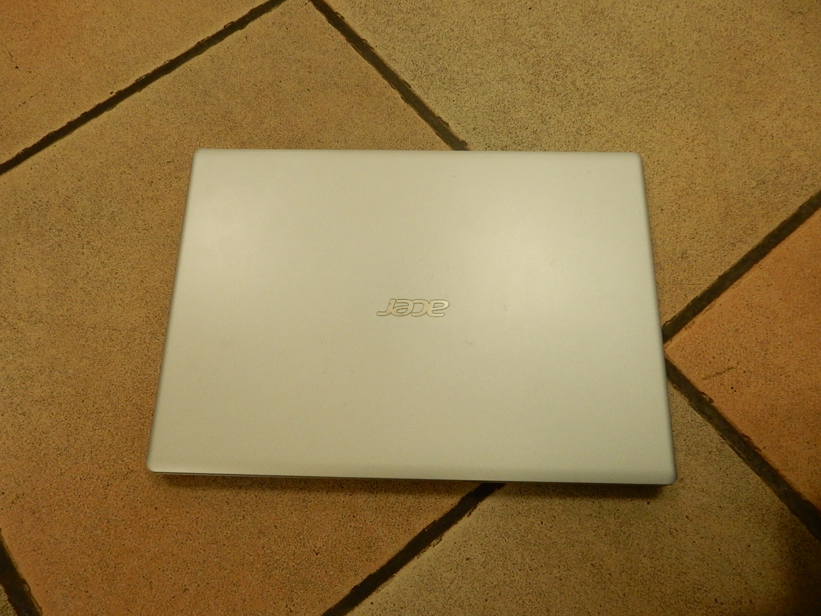 Acer Aspire 1, Intel Celeron N5100, Silber, 14 Zoll Full HD Display, 4 GB RAM, 64 GB eMMC Speicher, Windows | Zustand: Sehr Gut – Bild 2