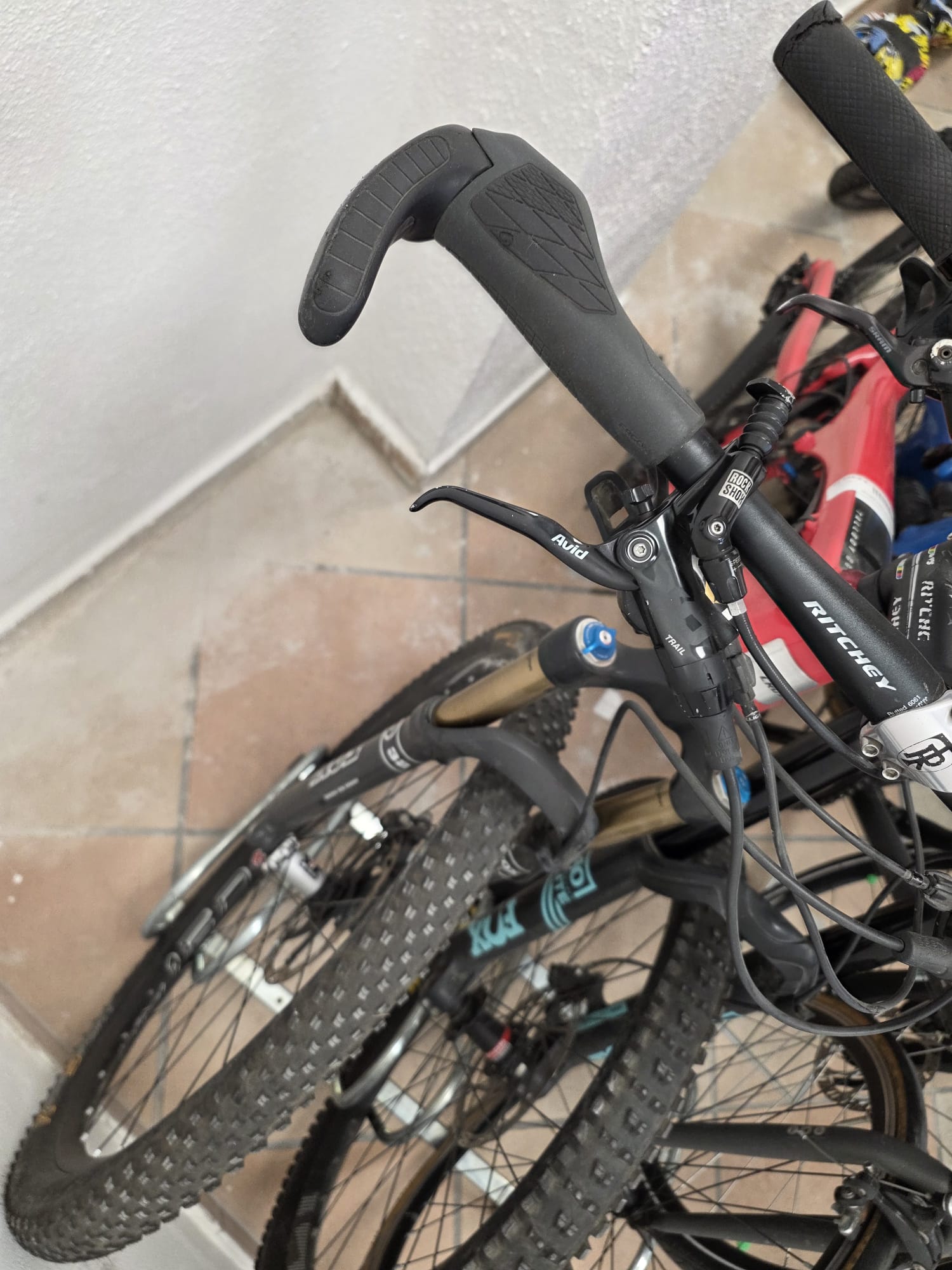 Santa Cruz Tallboy C, rot, Carbon-Mountainbike, 29 Zoll, Fox Fahrwerk, SRAM X0 Schaltung, DT Swiss Laufräder, 50cm Rahmengröße – Bild 6