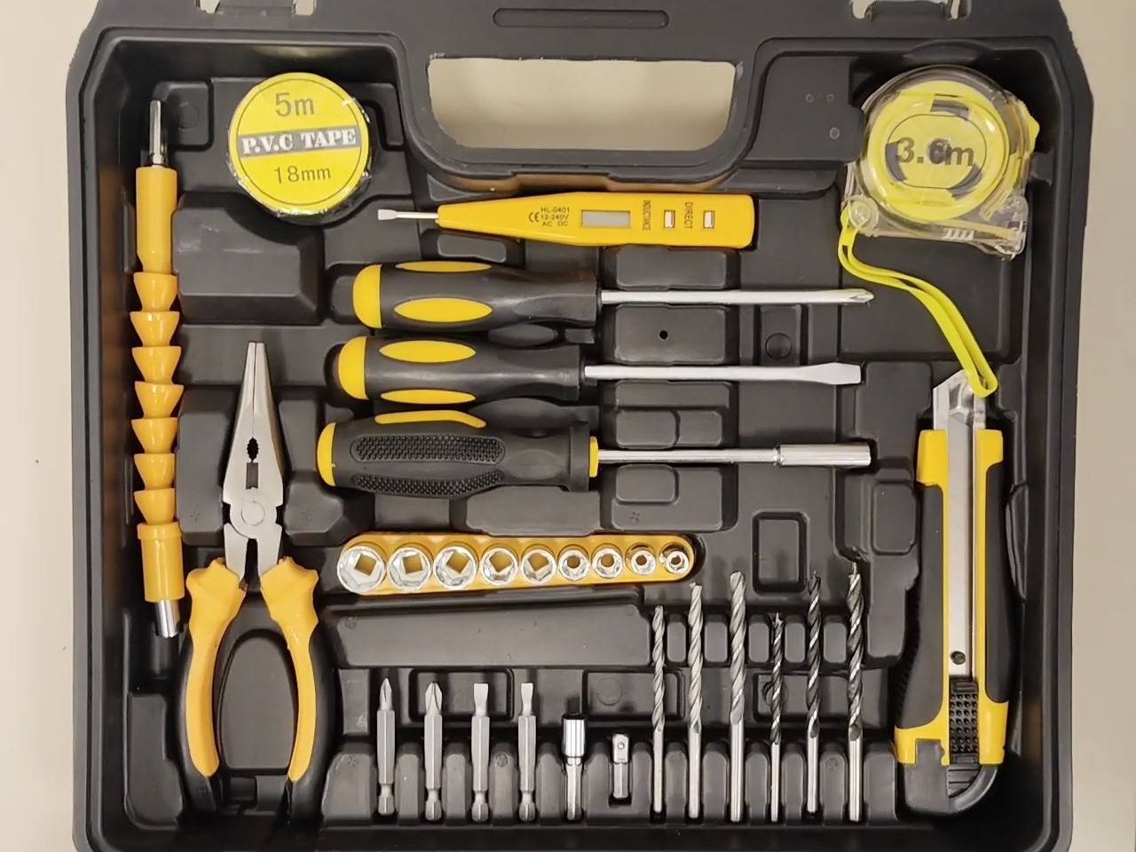 DeWalt DCD771 Akkuschrauber, Set im Koffer mit 2 Stk. 5.0 Ah Akkus, Ladegerät, Spitzzange, Schraubenzieher, Messband, Rassiermesser | Zustand: Sehr Gut – Bild 3