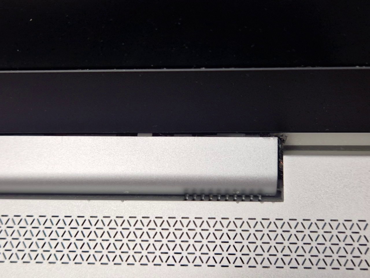 HP EliteBook 830 G6, Intel Core i5, Silber, 16GB RAM, 256GB SSD, Windows 10, Gebrauchsspuren am Scharniergehäuse sichtbar | Zustand: Gut – Bild 3