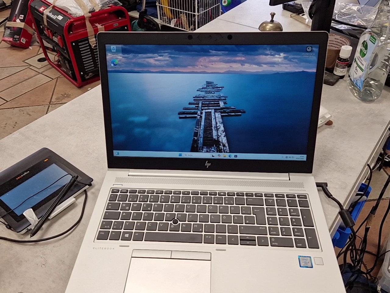 HP EliteBook 830 G6, Intel Core i5, Silber, 16GB RAM, 256GB SSD, Windows 10, Gebrauchsspuren am Scharniergehäuse sichtbar | Zustand: Gut – Bild 4