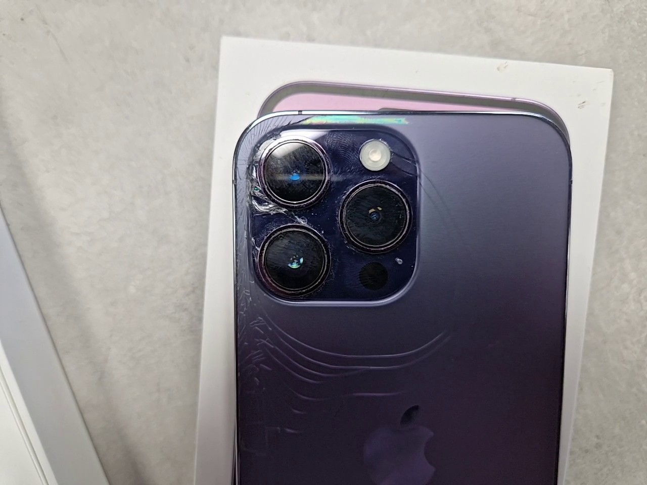 Apple iPhone 14 Pro Max 128GB Deep Purple, 2022, Rückseite gesprungen, inkl. Originalverpackung (OVP) | SimLock: Frei | Zustand: In Ordnung | Farbe: violett | Akku: 90% – Bild 2