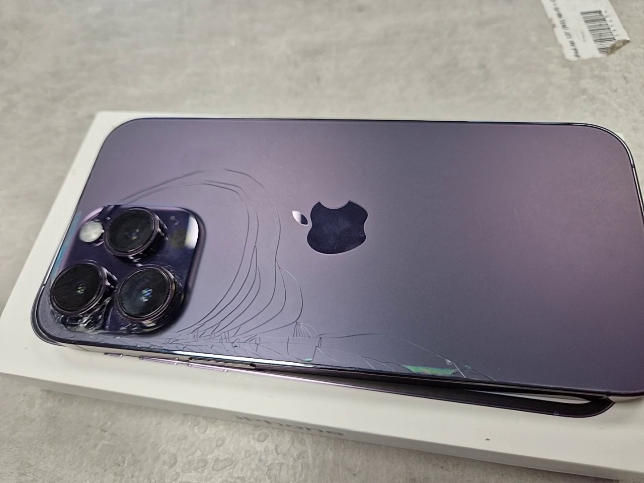 Apple iPhone 14 Pro Max 128GB Deep Purple, 2022, Rückseite gesprungen, inkl. Originalverpackung (OVP) | SimLock: Frei | Zustand: In Ordnung | Farbe: violett | Akku: 90% – Bild 3