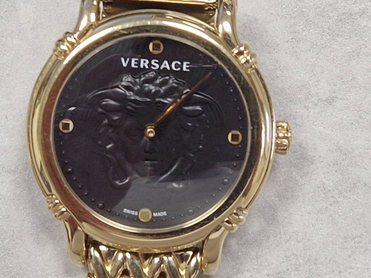 Versace Medusa, Gold, Damenuhr, Quarz, Saphirglas, Edelstahl, 5 ATM, ovp | Zustand: Sehr Gut