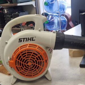 Stihl SH 56 Saughäcksler, 02.2021, orange, Benzin-Saughäcksler und Laubbläser mit 2-MIX-Motor, 27,2 cm³ Hubraum, Schallleistungspegel 105 dB. | Zustand: Sehr Gut