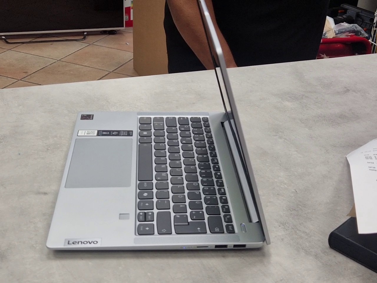 Lenovo IdeaPad Slim 5 14Q8X9, Snapdragon X Plus, 16GB RAM, 1TB SSD, 14 Orginal Rechnung OVP | Zustand: Sehr Gut – Bild 3