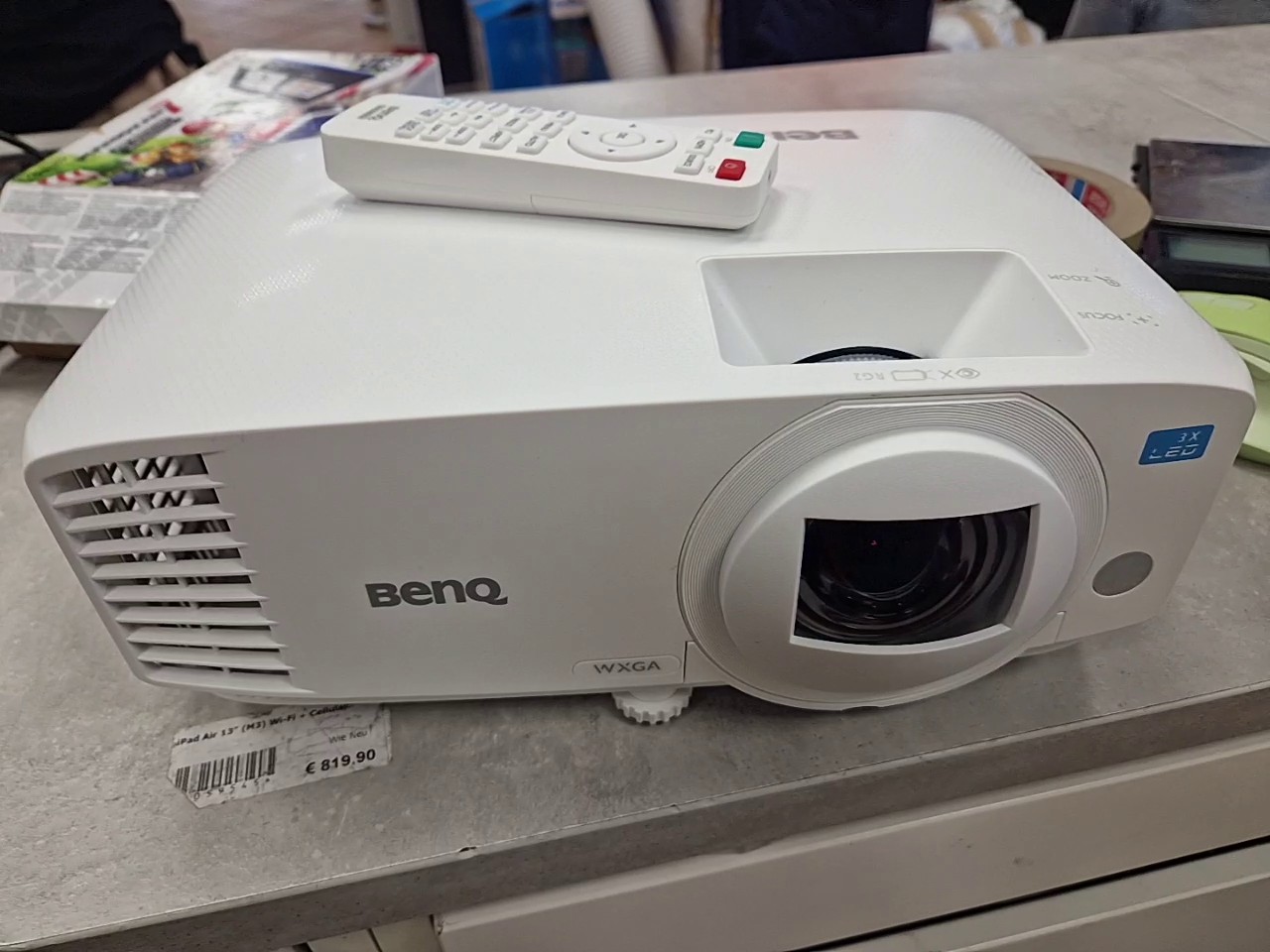BenQ LW500ST LED Kurzdistanz-Beamer 2022, WXGA-Auflösung, 2000 ANSI-Lumen, inkl. Fernbedienung, LED-Lichtquelle, 1,2x Zoom mit tasche | Zustand: Sehr Gut – Bild 2