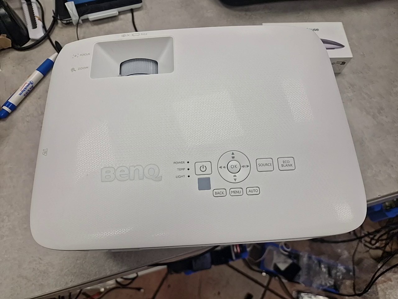 BenQ LW500ST LED Kurzdistanz-Beamer 2022, WXGA-Auflösung, 2000 ANSI-Lumen, inkl. Fernbedienung, LED-Lichtquelle, 1,2x Zoom mit tasche | Zustand: Sehr Gut – Bild 4