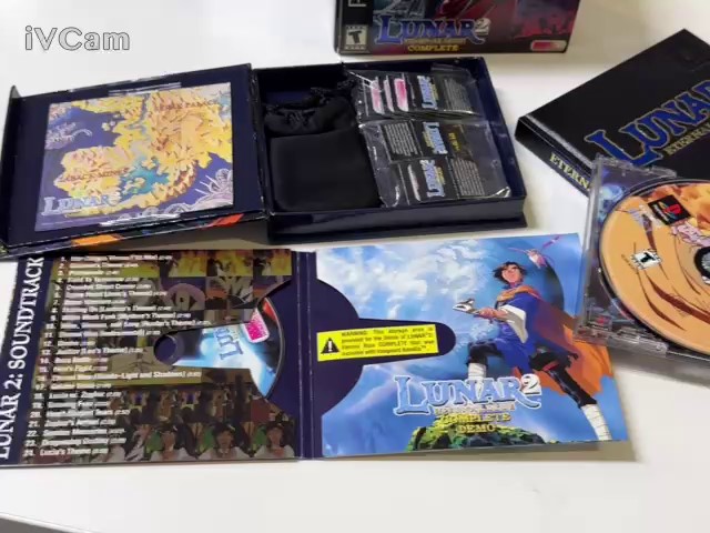 Lunar 2 Eternal Blue Complete PS1, Collector's Edition inkl. 5 CDs, Artbook, Lucia-Anhänger, Weltkarte und Charakter-Standees. | Zustand: Wie Neu – Bild 3