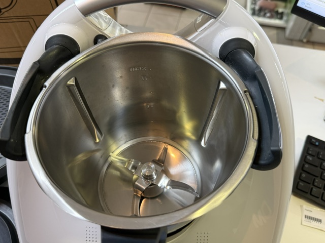 Vorwerk Thermomix TM6 Weiß, All-in-One Küchenmaschine mit Originalverpackung und umfangreichem Zubehör. | Zustand: Sehr Gut – Bild 3