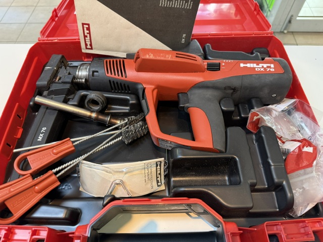 Hilti Bolzensetzgerät DX 76 MX, rot, Inklusive Koffer, Nagelmagazin MX 76, Reinigungsset und Sicherheitsbrille. | Zustand: Gut – Bild 2