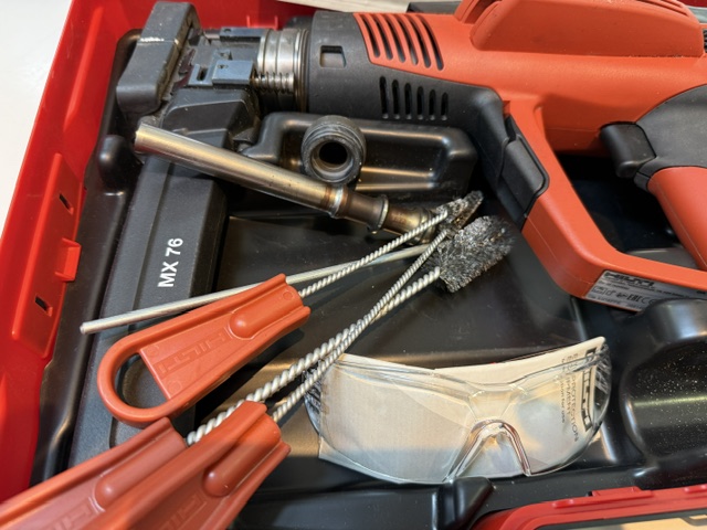 Hilti Bolzensetzgerät DX 76 MX, rot, Inklusive Koffer, Nagelmagazin MX 76, Reinigungsset und Sicherheitsbrille. | Zustand: Gut – Bild 3