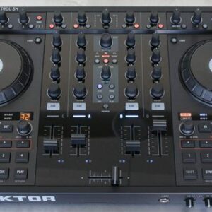 Native Instruments Traktor Kontrol S4 MK1, DJ-Controller mit 4-Kanal-Soundkarte, inklusive Tasche und Netzadapter. | Zustand: Gut