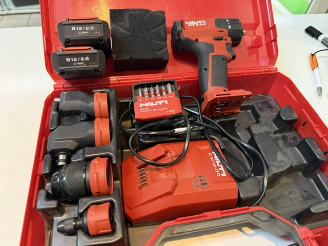 Hilti SFE 2-A12 Mehrfach-Bohrschrauber, Set mit Koffer, 2 Akkus, Ladegerät C 4 | 12-50, Bit-Set und 4 wechselbaren Vorsätzen. | Zustand: Sehr Gut – Bild 2
