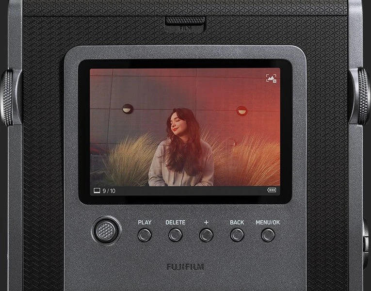 Fujifilm instax WIDE Evo Black, Hybride Sofortbildkamera mit Weitwinkelobjektiv, 10 Objektiv- & 10 Filmeffekten, USB-C & Druckhebel | Zustand: Neu – Bild 2