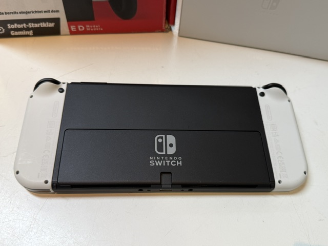 Nintendo Switch OLED Modell Weiß, Inkl. Spiel Pokémon Schwert, Dockingstation, Ladegerät und Originalverpackung | Zustand: Sehr Gut | Farbe: schwarz – Bild 4