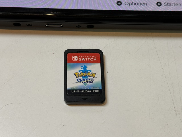 Nintendo Switch OLED Modell Weiß, Inkl. Spiel Pokémon Schwert, Dockingstation, Ladegerät und Originalverpackung | Zustand: Sehr Gut | Farbe: schwarz – Bild 5