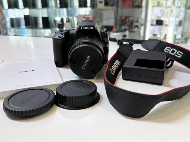 Canon EOS 250D mit EF-S 18-55mm IS STM, DSLR-Kamera, schwarz, inkl. originalem Ladegerät und 1 Akku. | Zustand: Sehr Gut – Bild 2