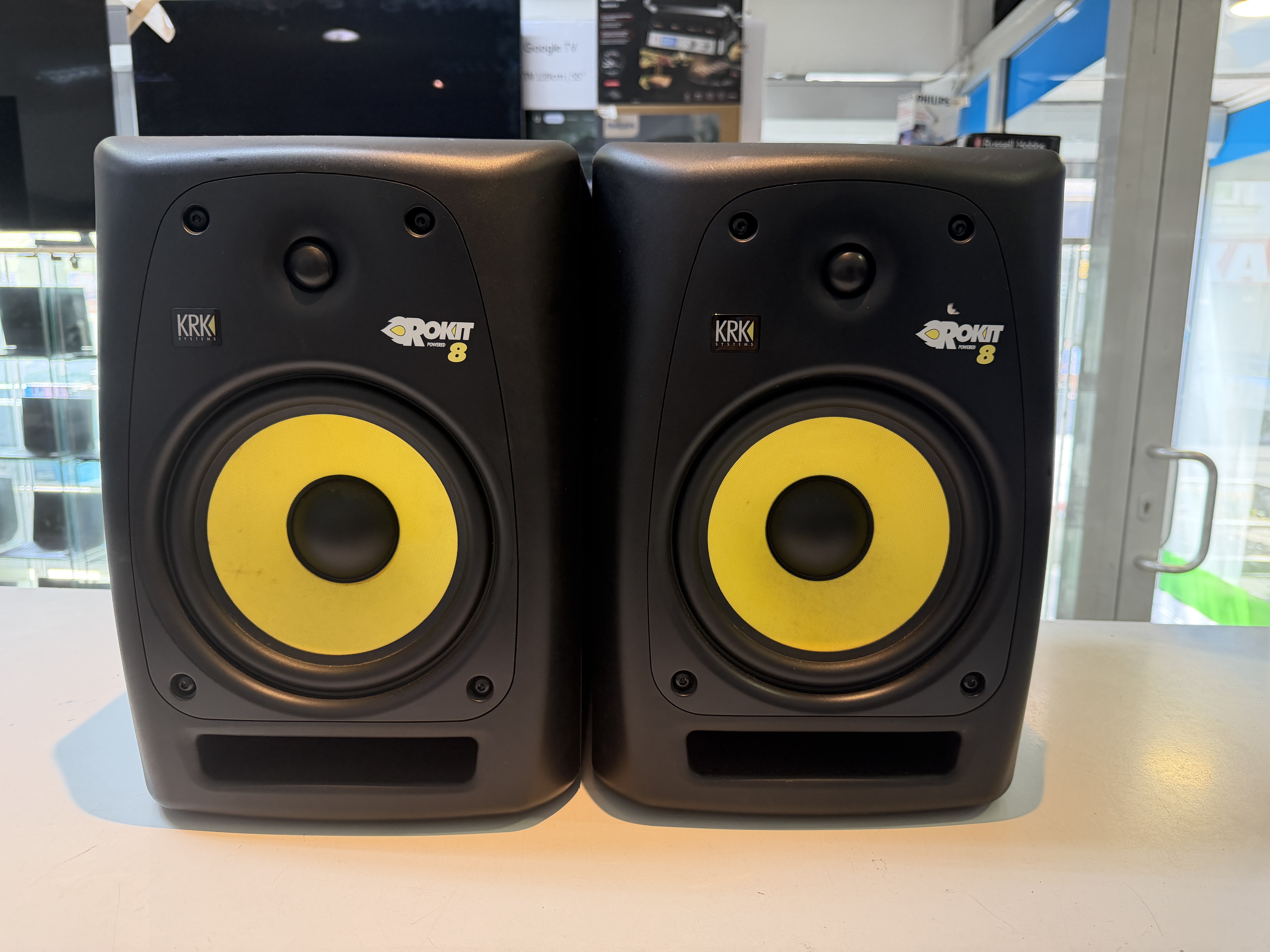 KRK Rokit 8 G2 Schwarz, Aktiver 8-Zoll-Studiomonitor der zweiten Generation mit charakteristischem gelbem Aramid-Tieftöner. | Zustand: Gut