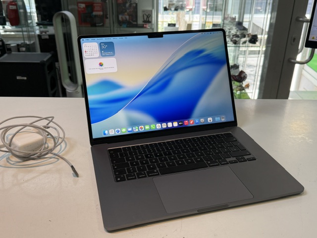Apple MacBook Air 15" M2 2023, 24GB RAM, 1TB SSD, 10 Ladezyklen, inkl. Ladegerät, ohne Verpackung | Zustand: Sehr Gut – Bild 2